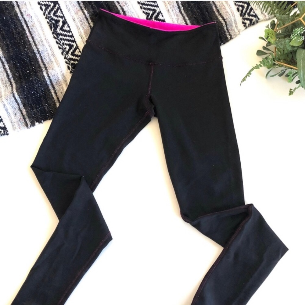 lululemon Reversible Black/Pink Wunder Unders sz 4